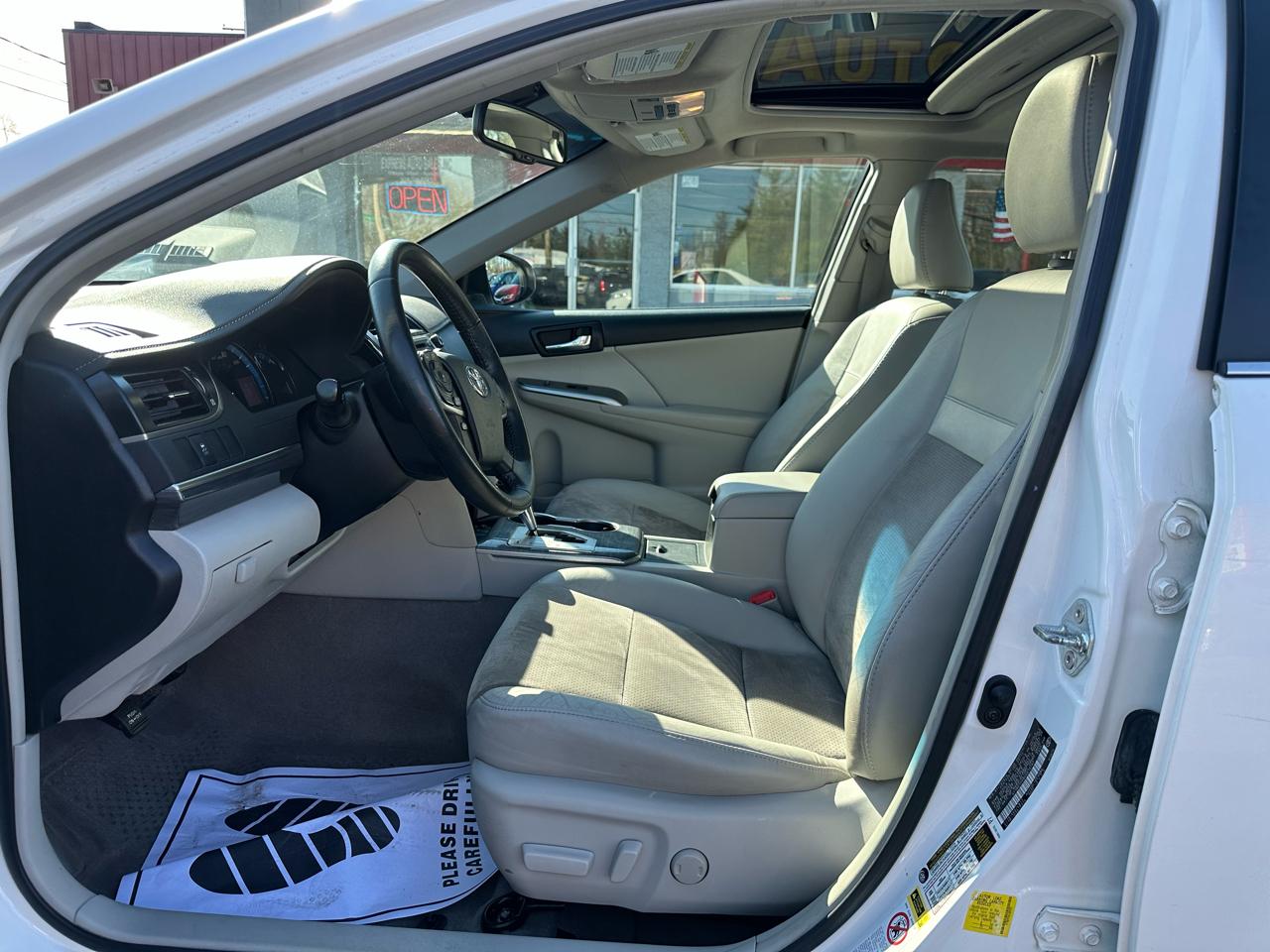 Toyota Camry Hybrid 4dr Sdn XLE (Natl) 2012