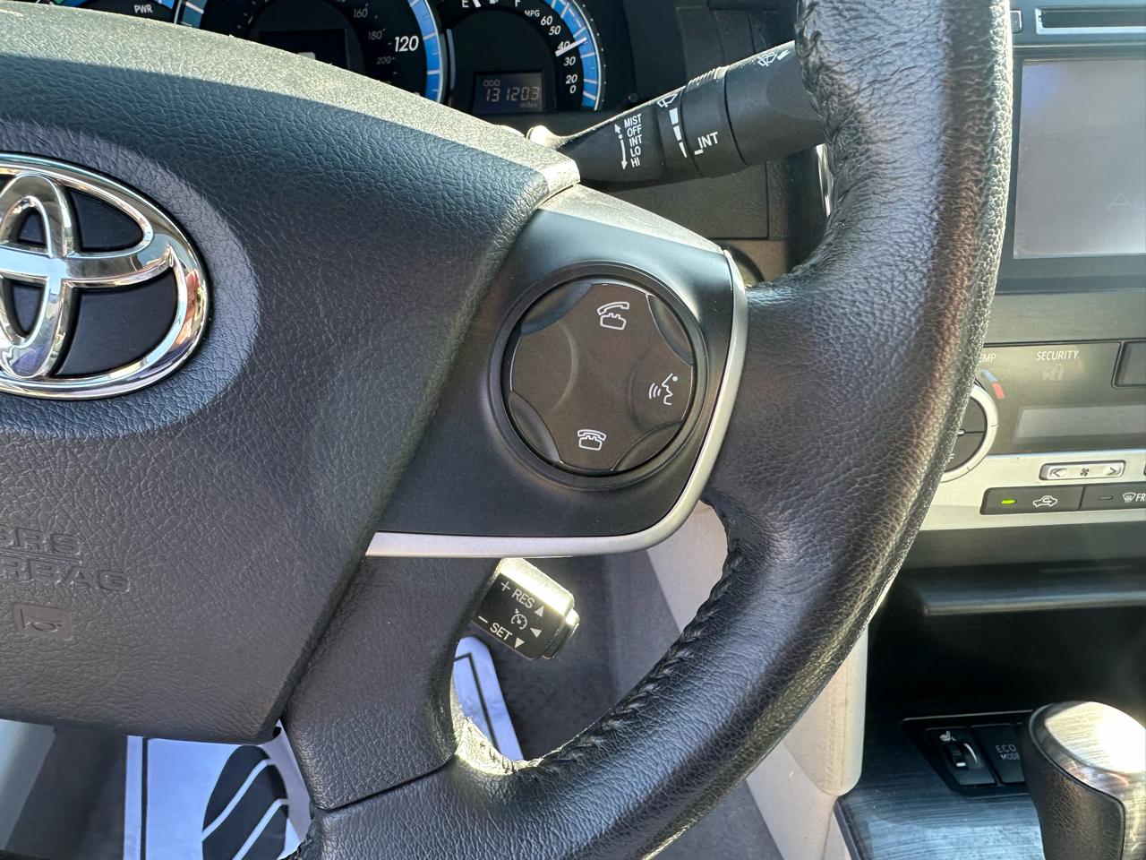 Toyota Camry Hybrid 4dr Sdn XLE (Natl) 2012