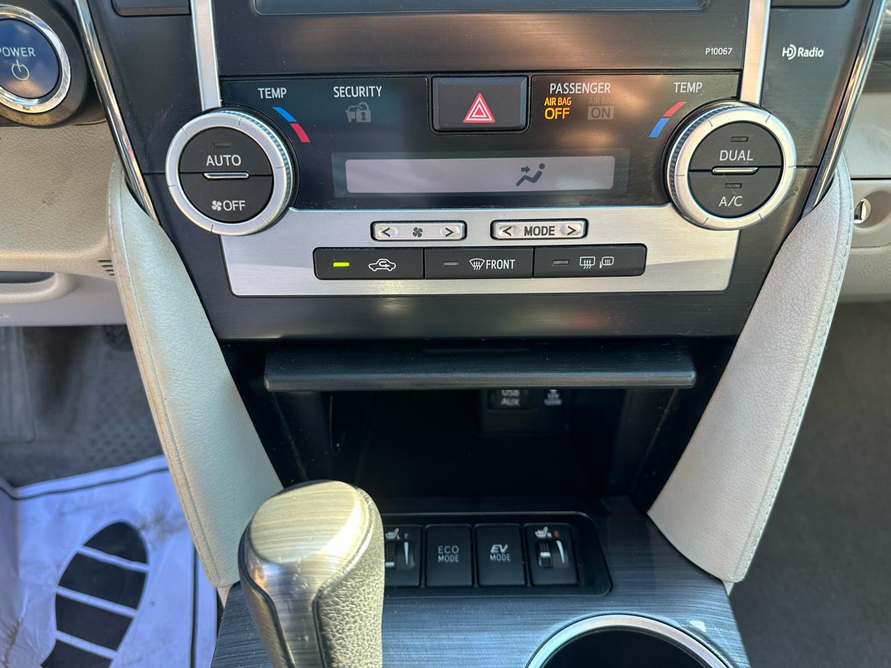 Toyota Camry Hybrid 4dr Sdn XLE (Natl) 2012