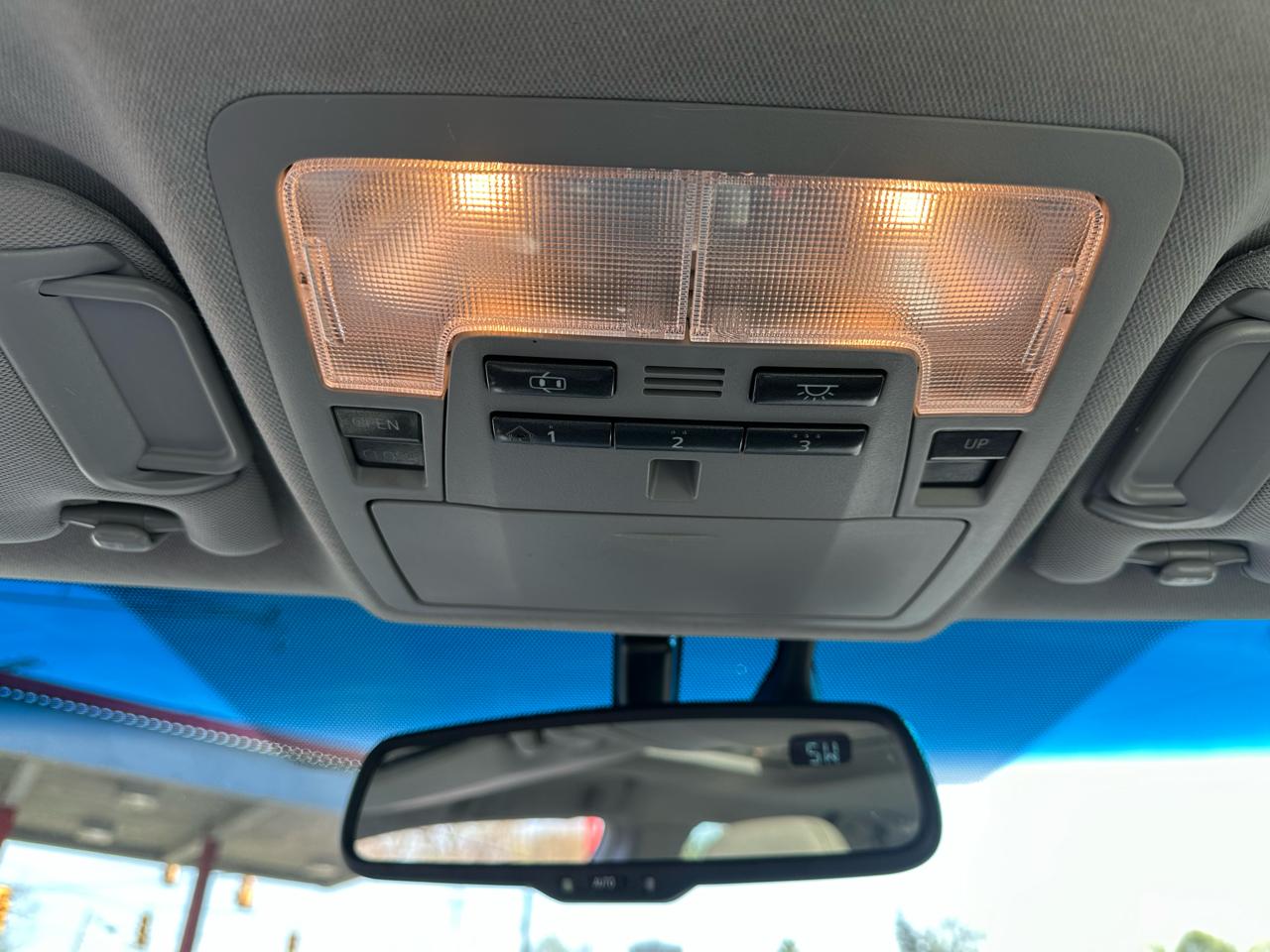 Toyota Camry Hybrid 4dr Sdn XLE (Natl) 2012