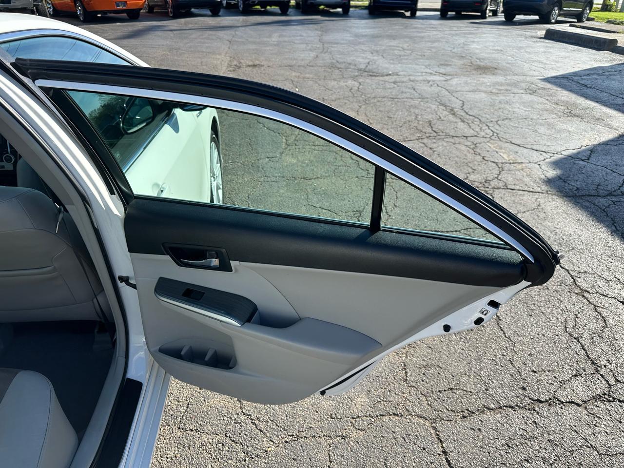 Toyota Camry Hybrid 4dr Sdn XLE (Natl) 2012