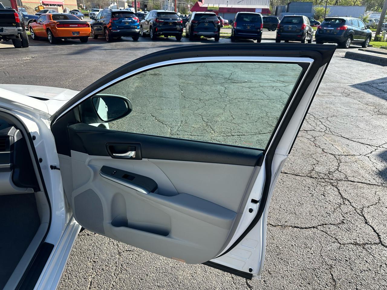 Toyota Camry Hybrid 4dr Sdn XLE (Natl) 2012