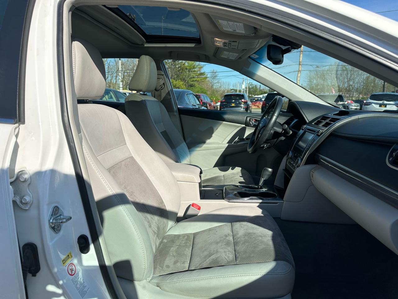 Toyota Camry Hybrid 4dr Sdn XLE (Natl) 2012