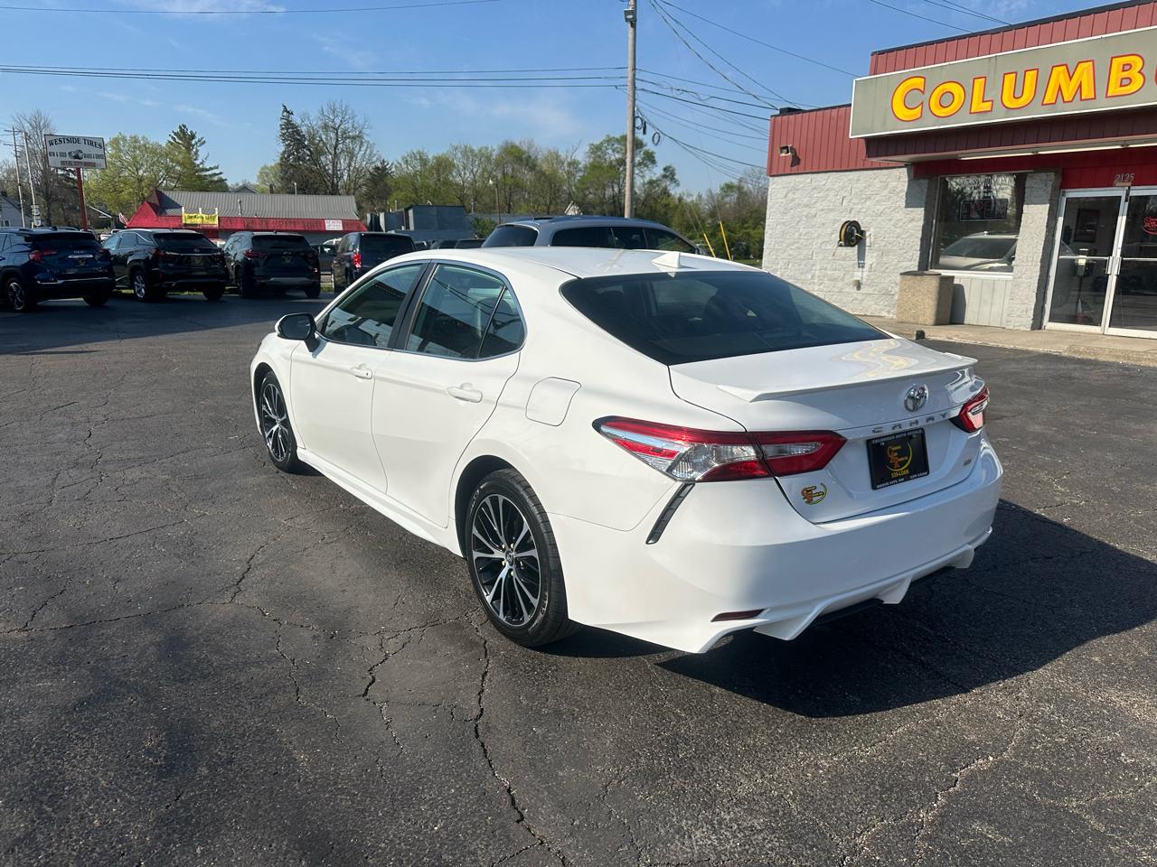 Toyota Camry SE Auto (Natl) 2020