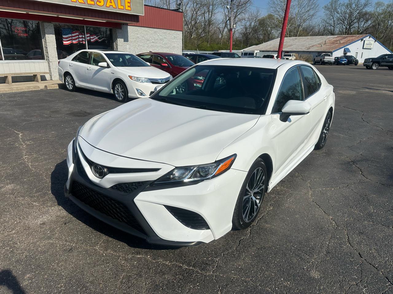 Toyota Camry SE Auto (Natl) 2020
