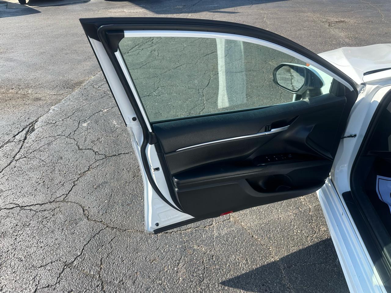 Toyota Camry SE Auto (Natl) 2020