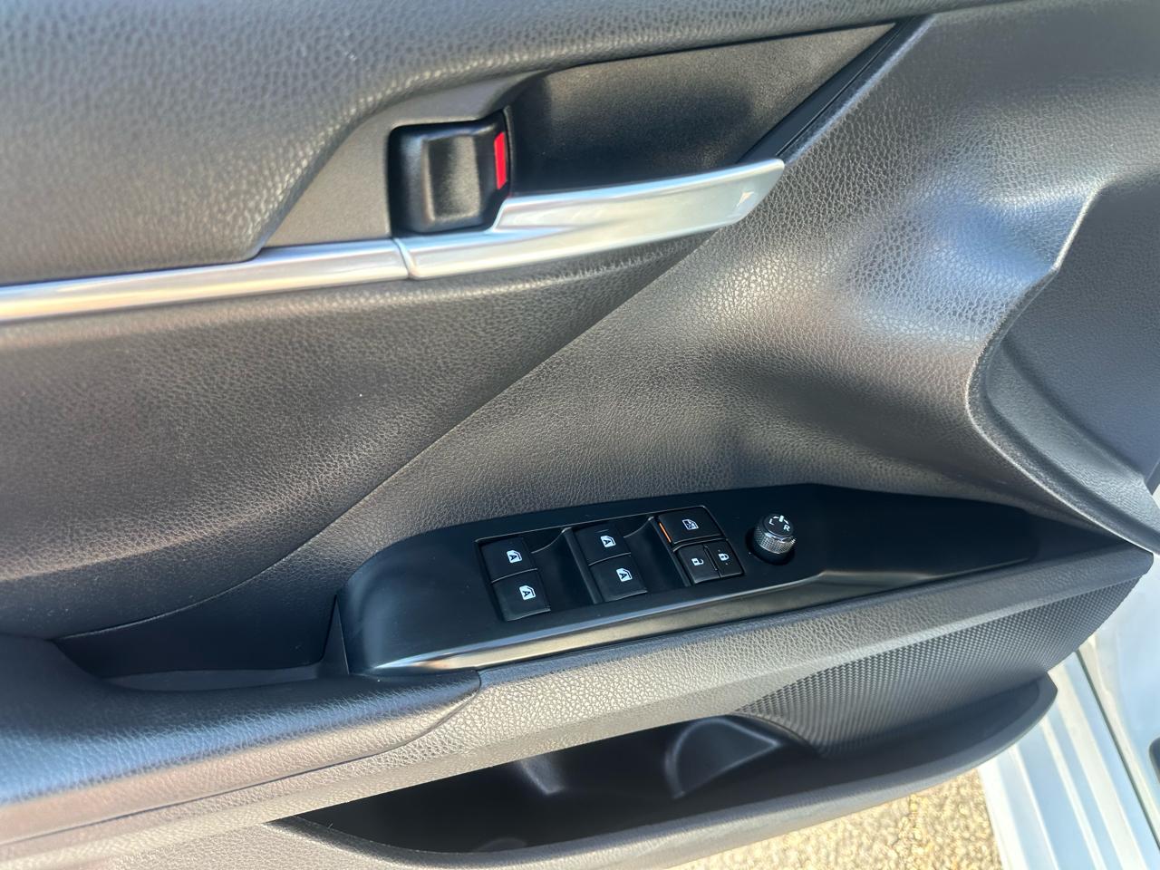 Toyota Camry SE Auto (Natl) 2020