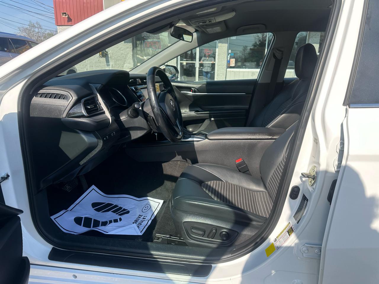 Toyota Camry SE Auto (Natl) 2020