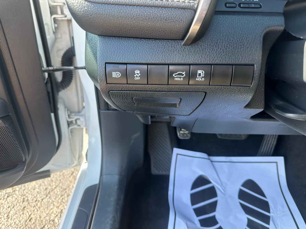 Toyota Camry SE Auto (Natl) 2020