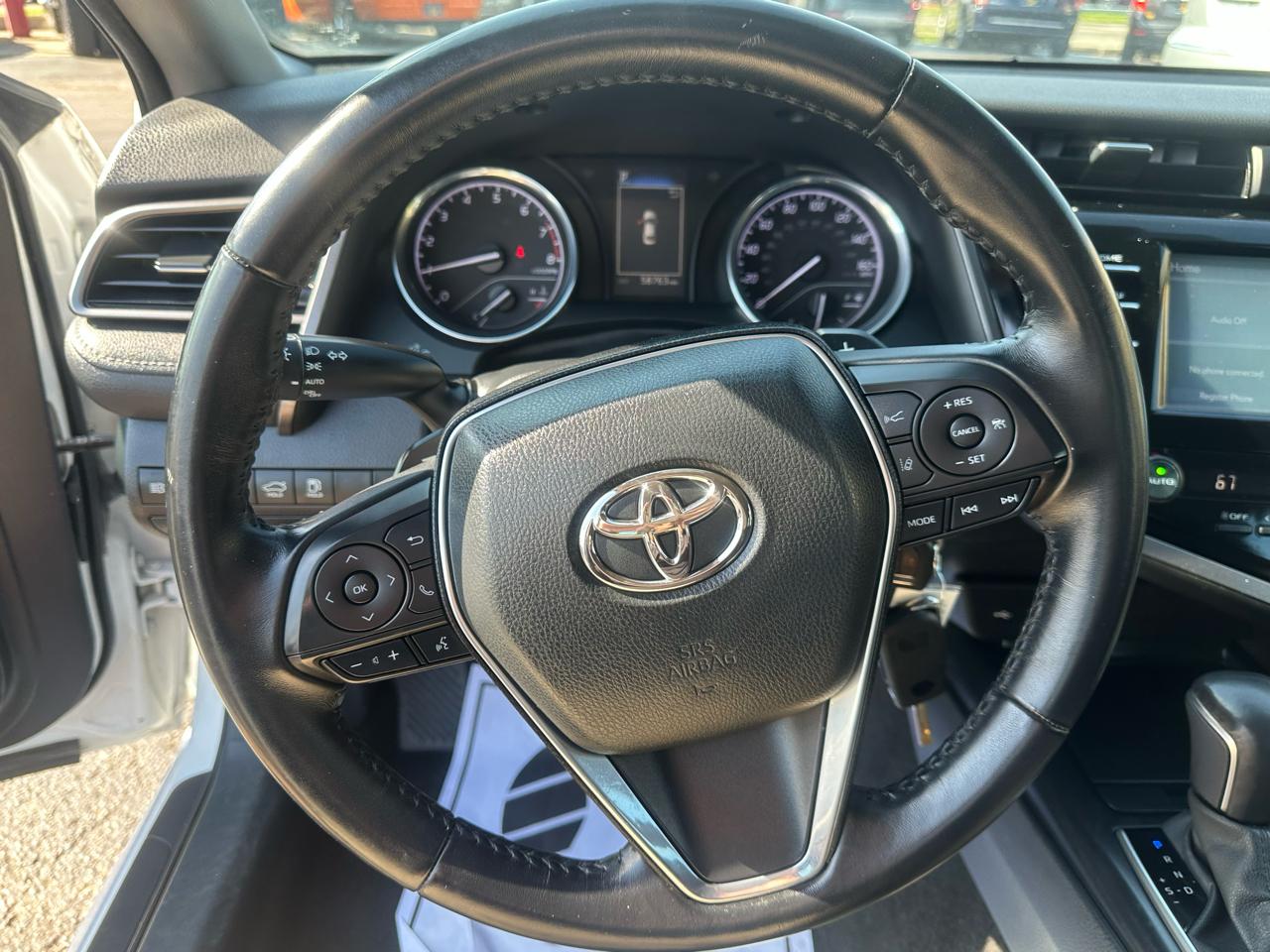 Toyota Camry SE Auto (Natl) 2020