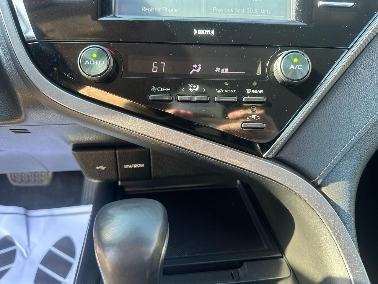 Toyota Camry SE Auto (Natl) 2020