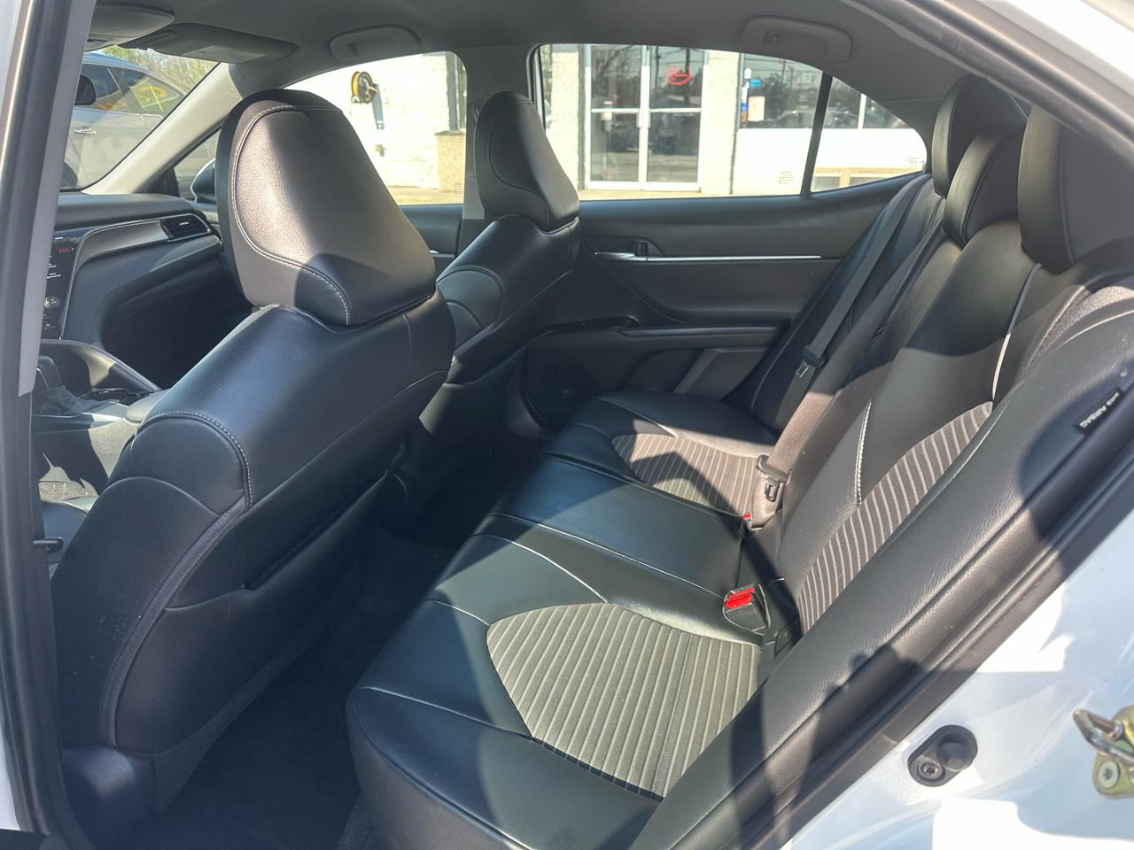 Toyota Camry SE Auto (Natl) 2020