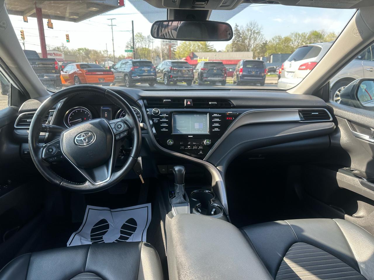 Toyota Camry SE Auto (Natl) 2020