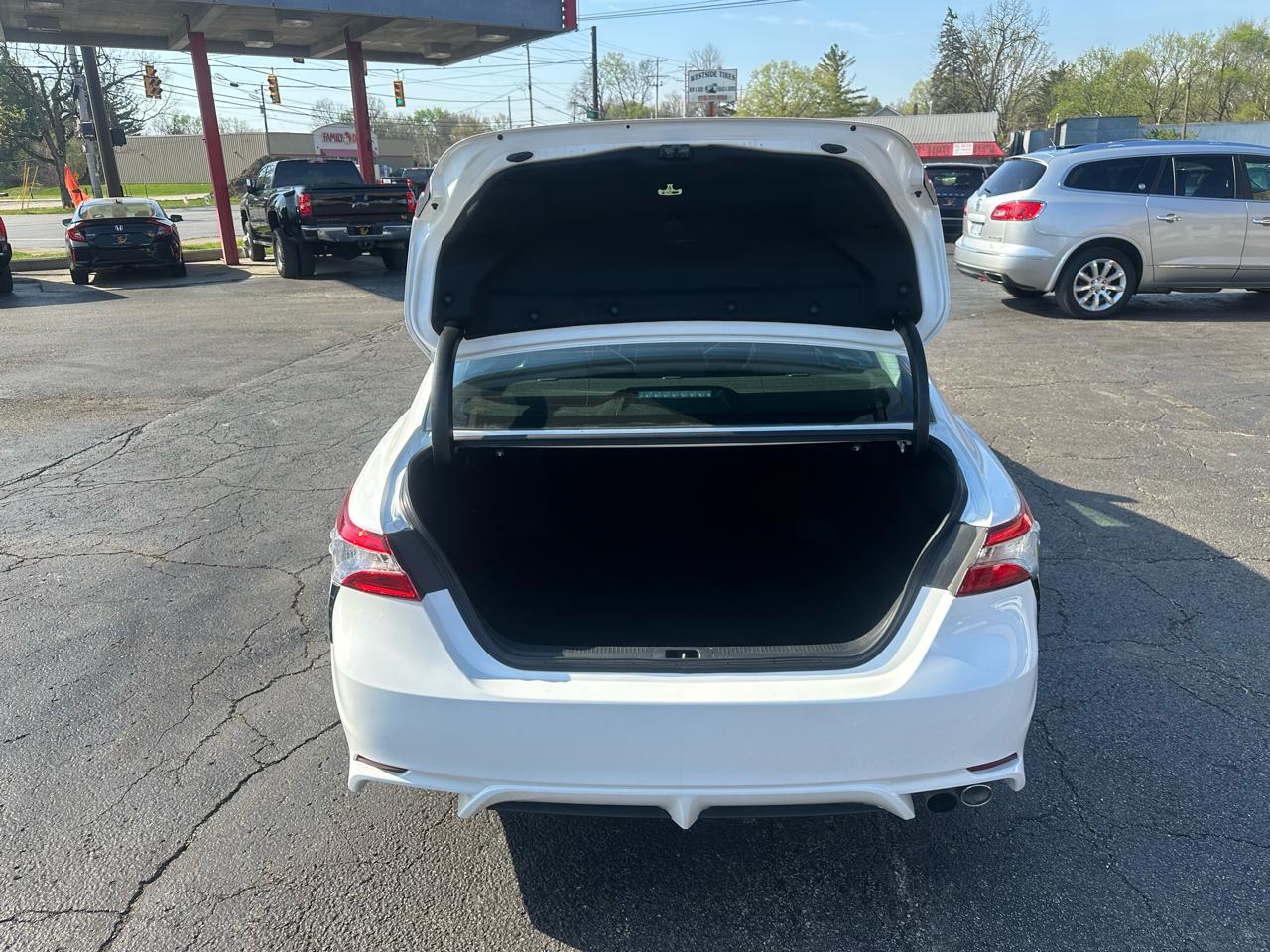 Toyota Camry SE Auto (Natl) 2020