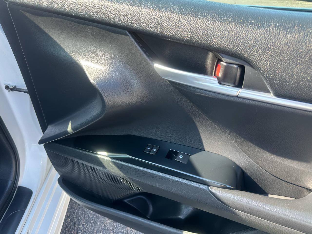 Toyota Camry SE Auto (Natl) 2020