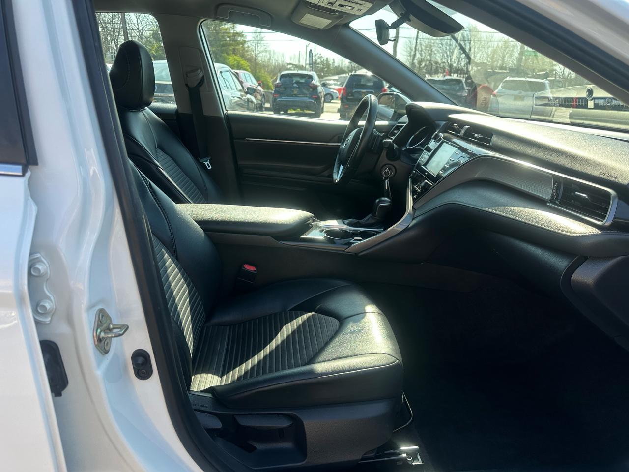 Toyota Camry SE Auto (Natl) 2020