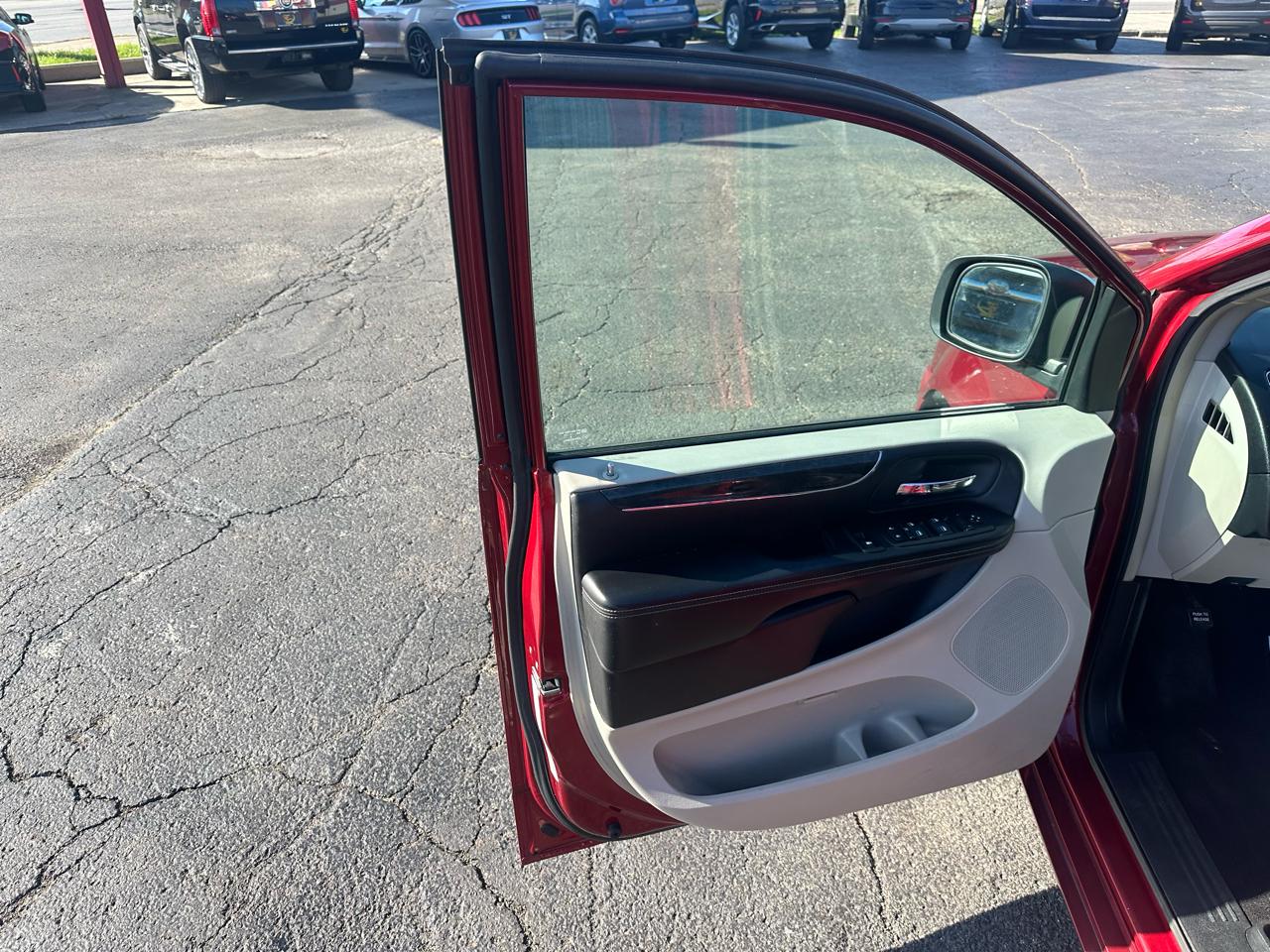 Chrysler Town & Country 4dr Wgn Touring-L 2012