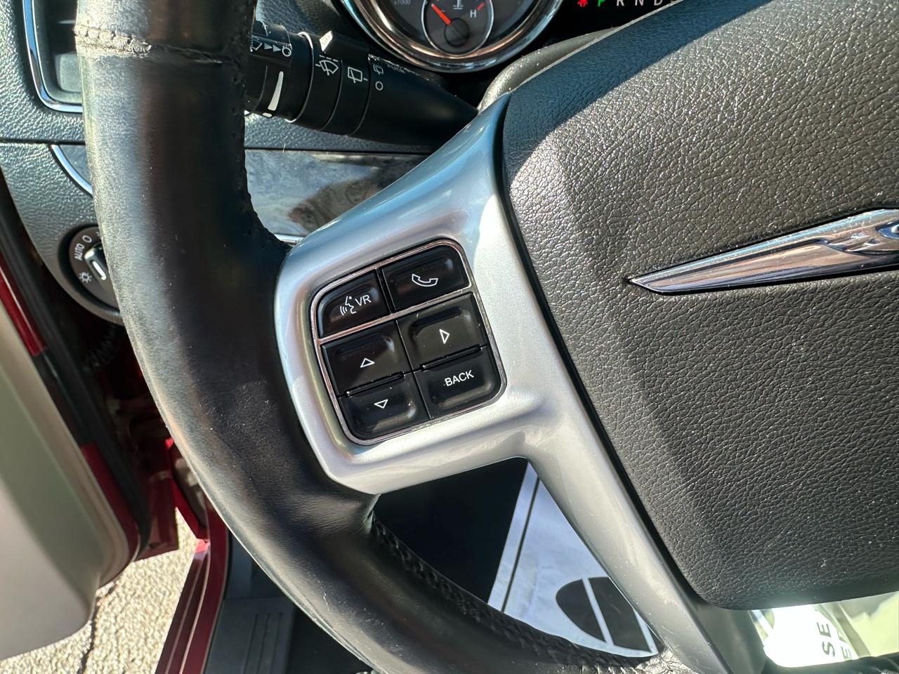 Chrysler Town & Country 4dr Wgn Touring-L 2012