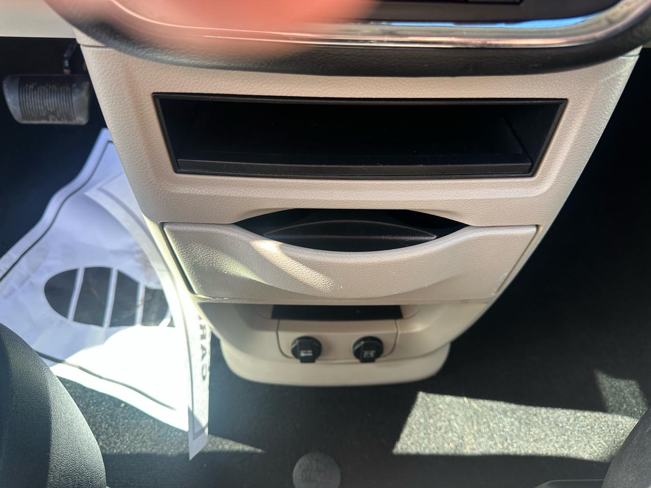 Chrysler Town & Country 4dr Wgn Touring-L 2012