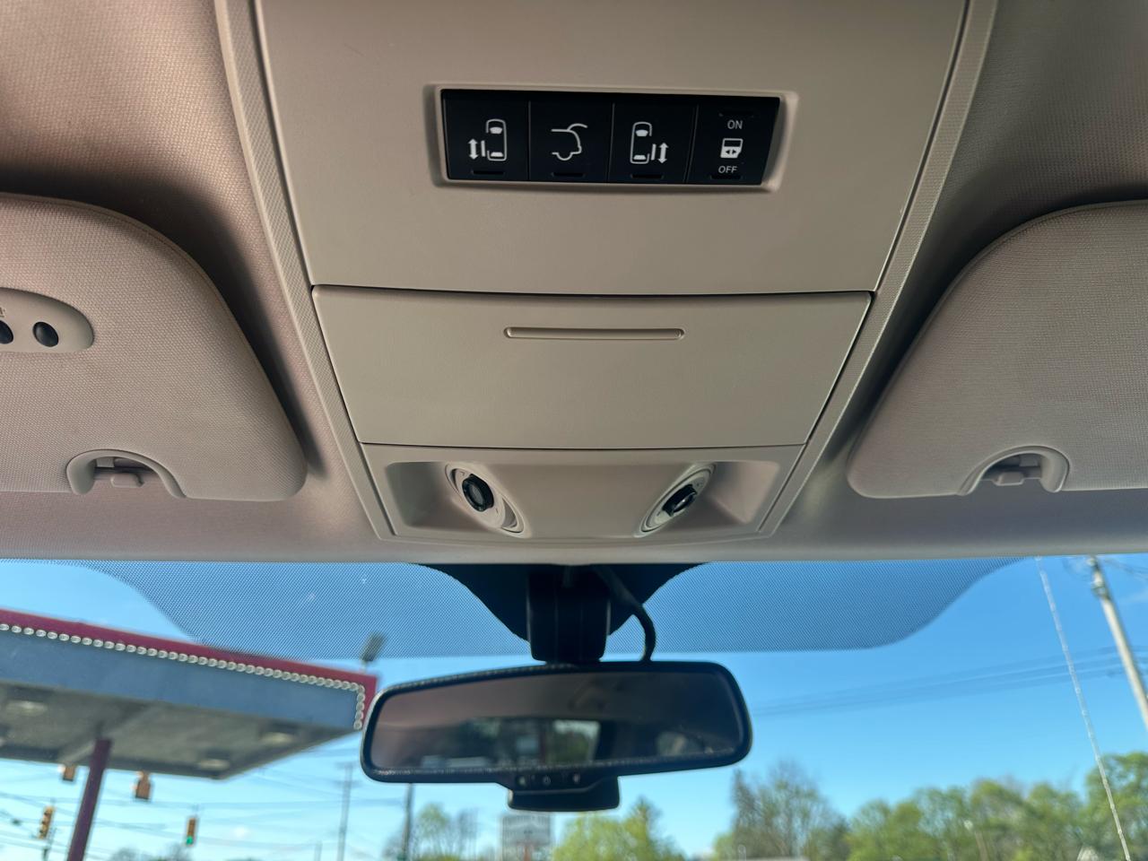 Chrysler Town & Country 4dr Wgn Touring-L 2012