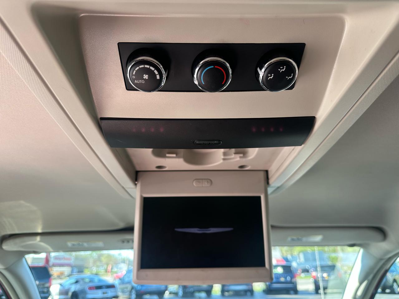 Chrysler Town & Country 4dr Wgn Touring-L 2012