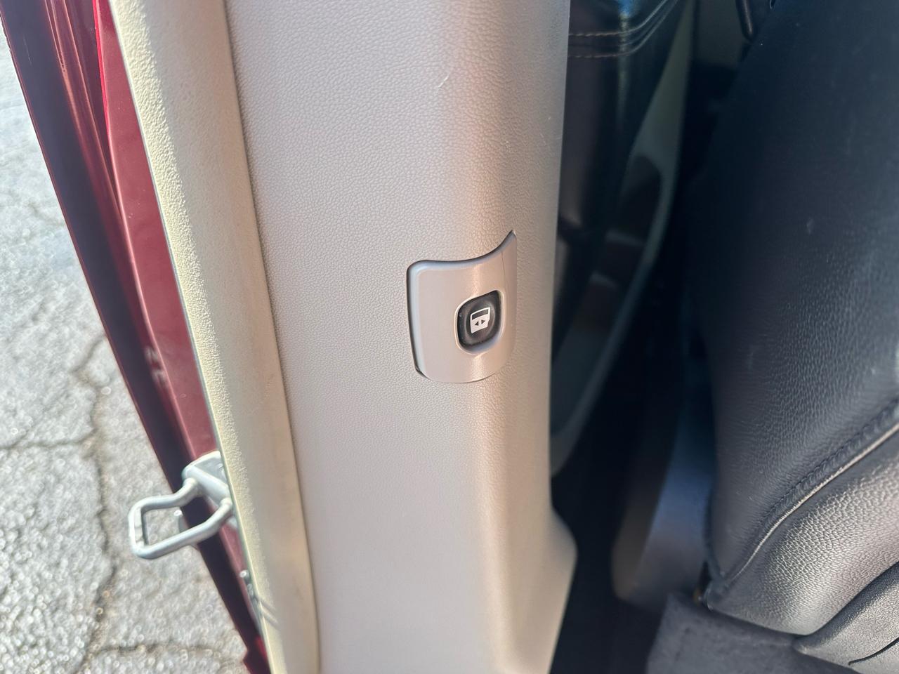 Chrysler Town & Country 4dr Wgn Touring-L 2012