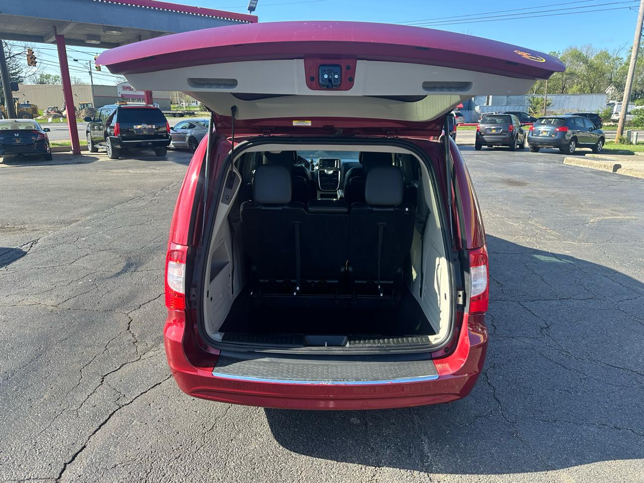 Chrysler Town & Country 4dr Wgn Touring-L 2012