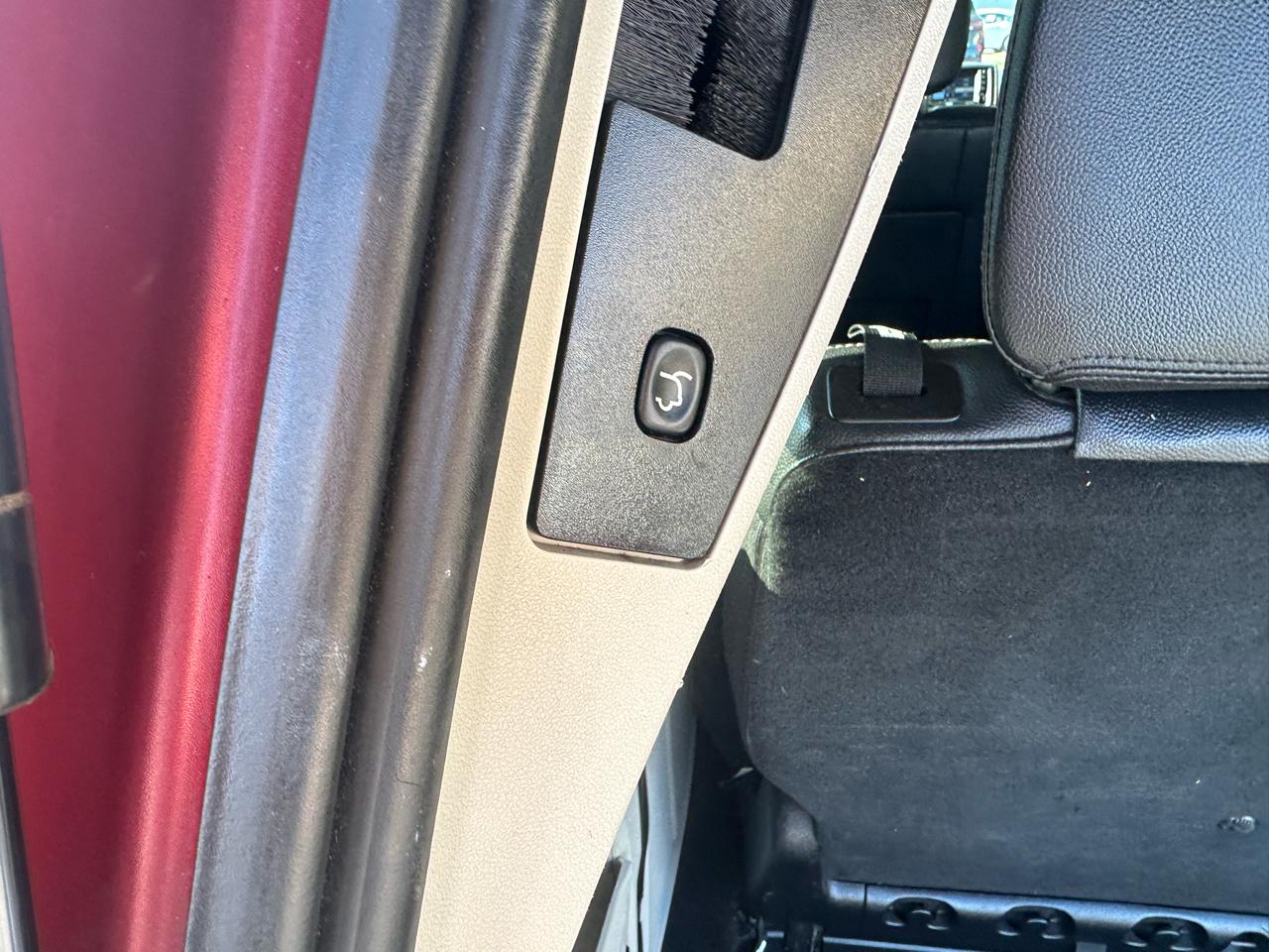 Chrysler Town & Country 4dr Wgn Touring-L 2012