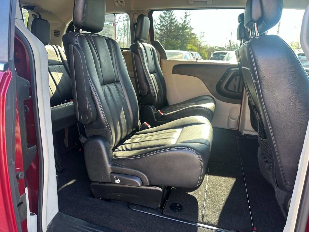 Chrysler Town & Country 4dr Wgn Touring-L 2012