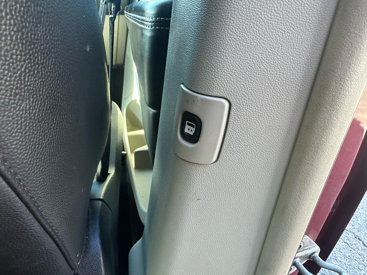 Chrysler Town & Country 4dr Wgn Touring-L 2012