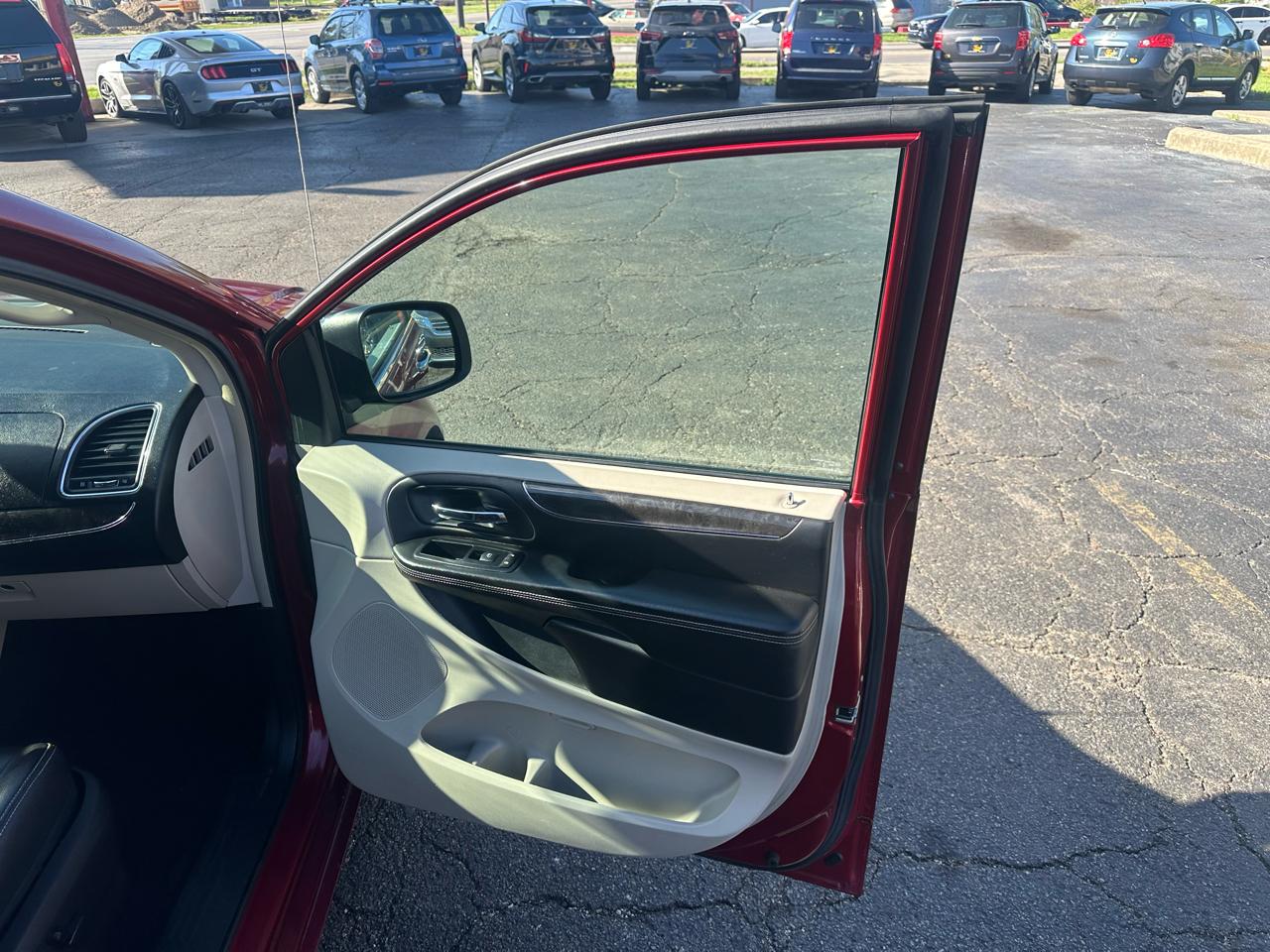 Chrysler Town & Country 4dr Wgn Touring-L 2012