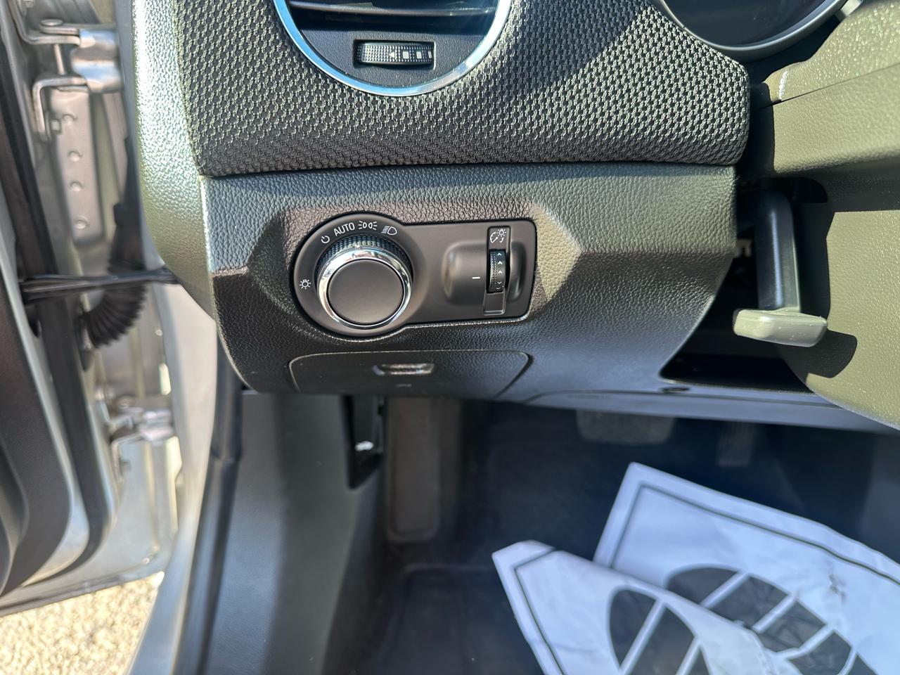 Chevrolet Cruze Limited 4dr Sdn Auto LT w/1LT 2016