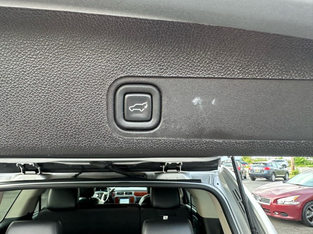 Chevrolet Tahoe 4WD 4dr 1500 LTZ 2013