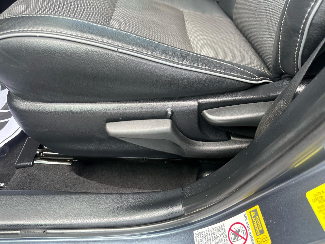 Toyota Corolla 4dr Sdn CVT LE Premium (Natl) 2015