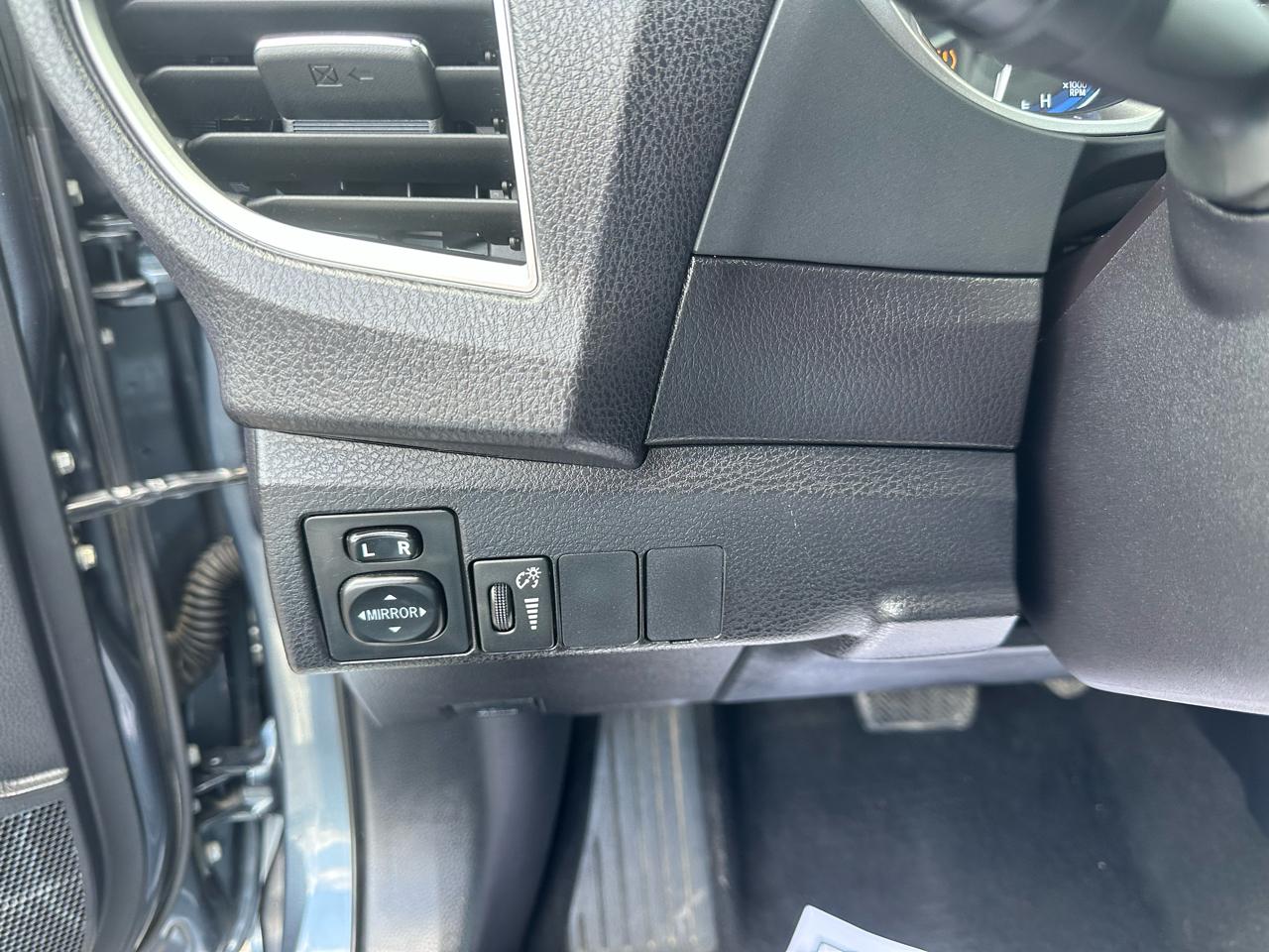 Toyota Corolla 4dr Sdn CVT LE Premium (Natl) 2015