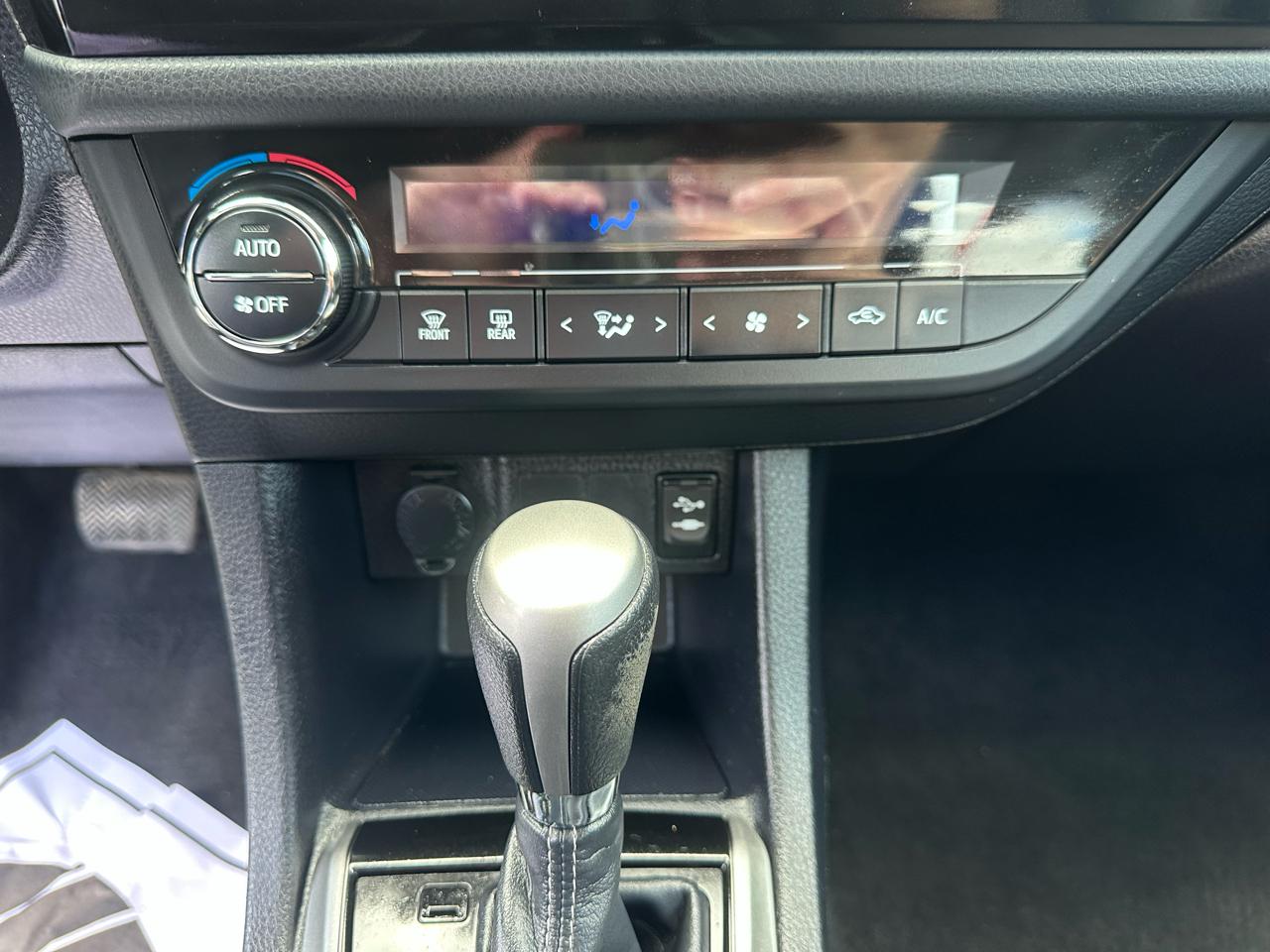 Toyota Corolla 4dr Sdn CVT LE Premium (Natl) 2015