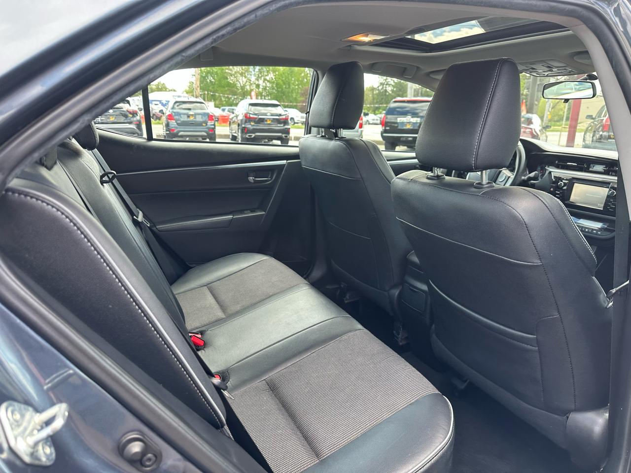 Toyota Corolla 4dr Sdn CVT LE Premium (Natl) 2015