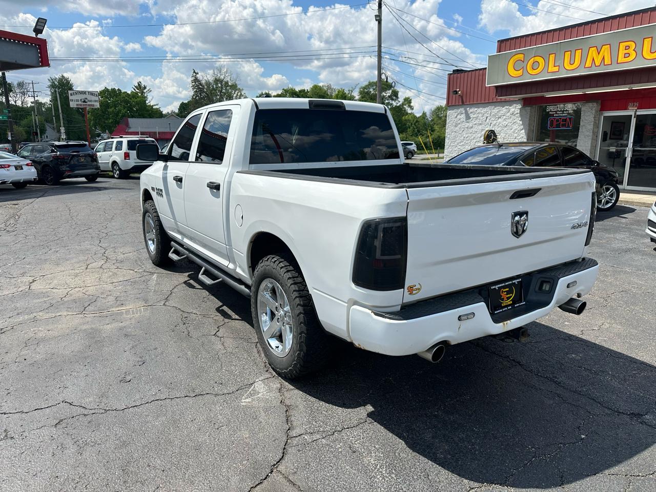 RAM 1500 4WD Crew Cab 140.5" Express 2014