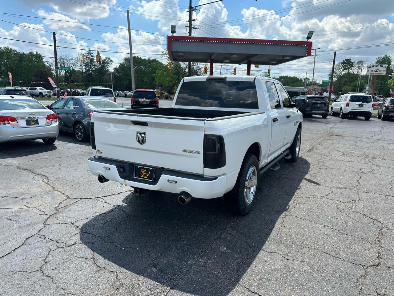 RAM 1500 4WD Crew Cab 140.5" Express 2014