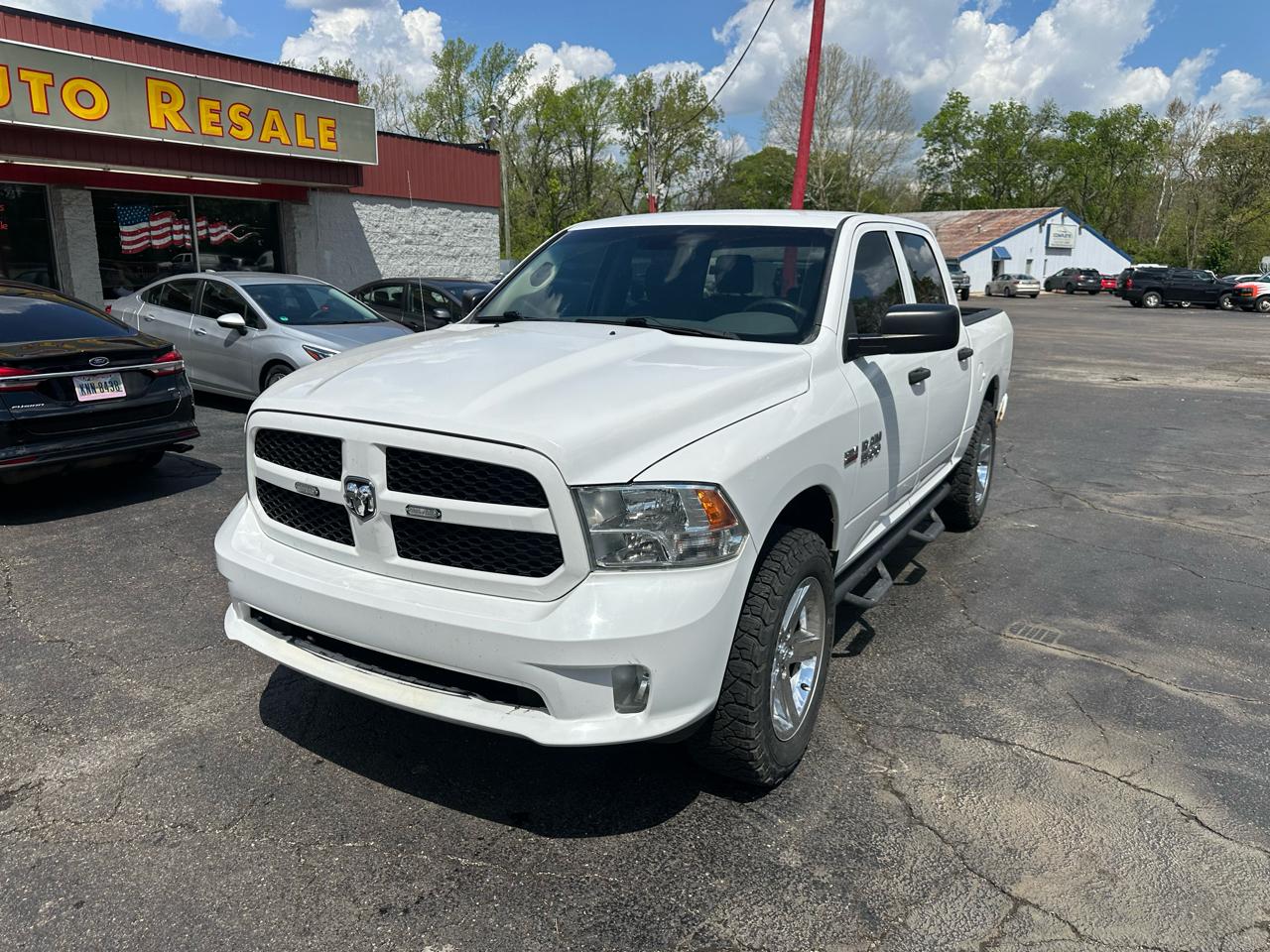 RAM 1500 4WD Crew Cab 140.5" Express 2014