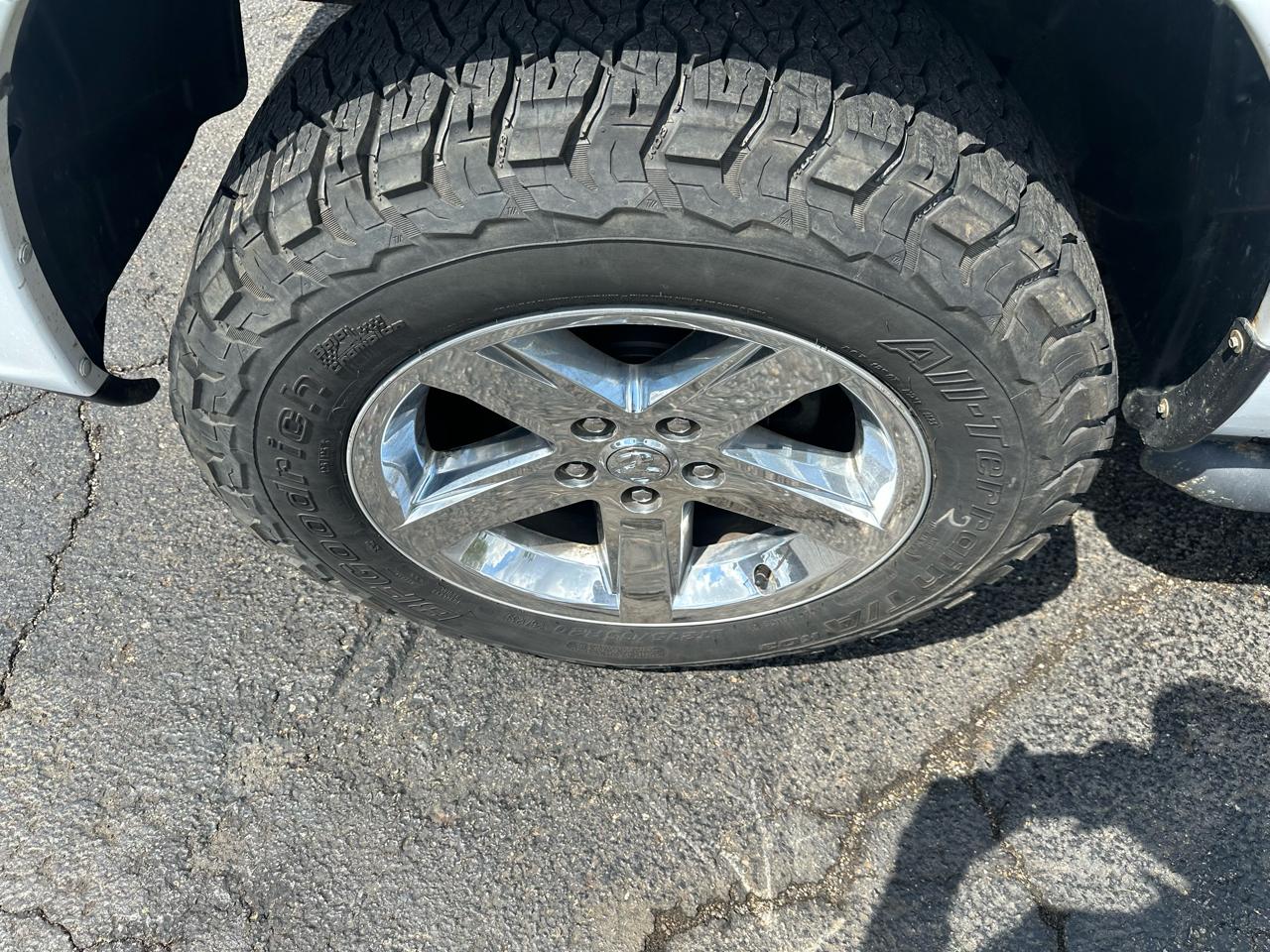 RAM 1500 4WD Crew Cab 140.5" Express 2014