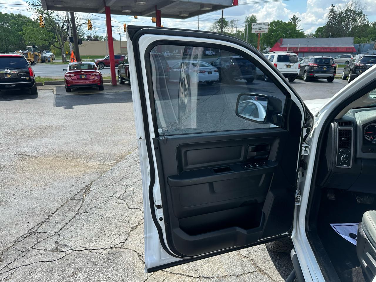 RAM 1500 4WD Crew Cab 140.5" Express 2014