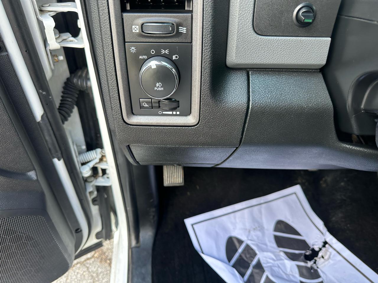 RAM 1500 4WD Crew Cab 140.5" Express 2014