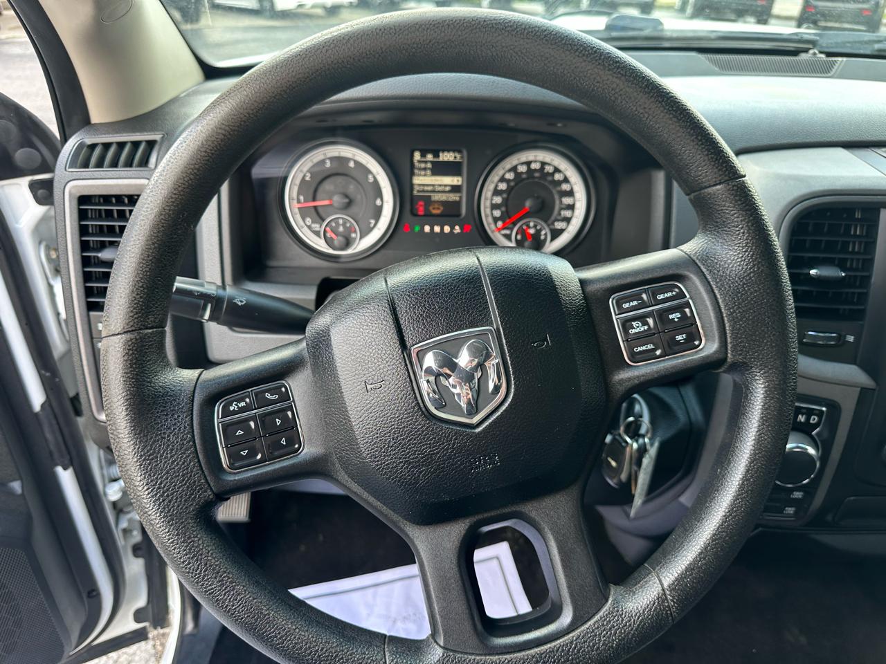 RAM 1500 4WD Crew Cab 140.5" Express 2014