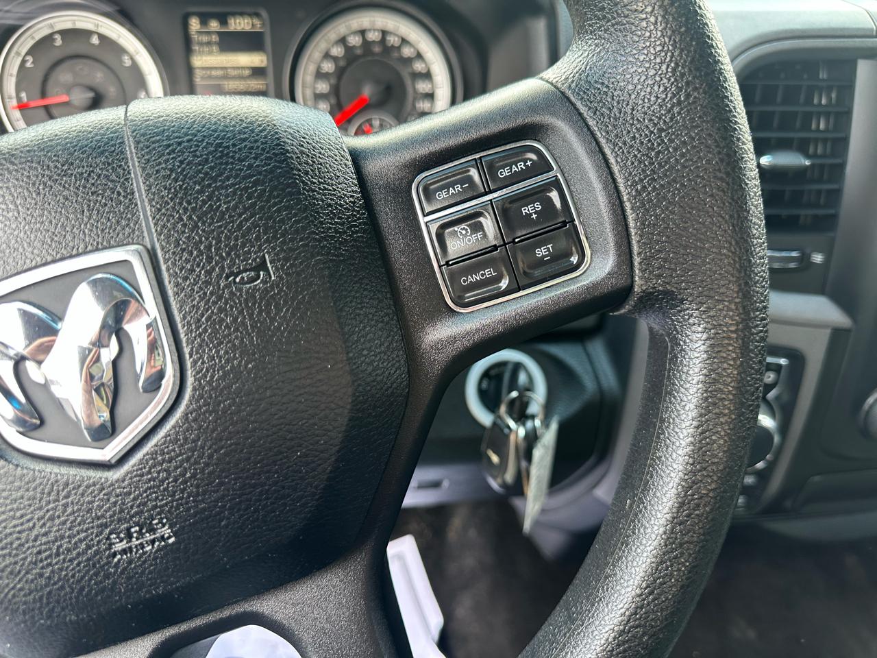 RAM 1500 4WD Crew Cab 140.5" Express 2014