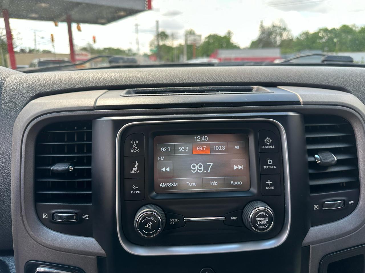 RAM 1500 4WD Crew Cab 140.5" Express 2014