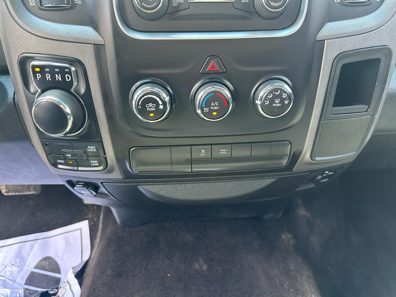 RAM 1500 4WD Crew Cab 140.5" Express 2014