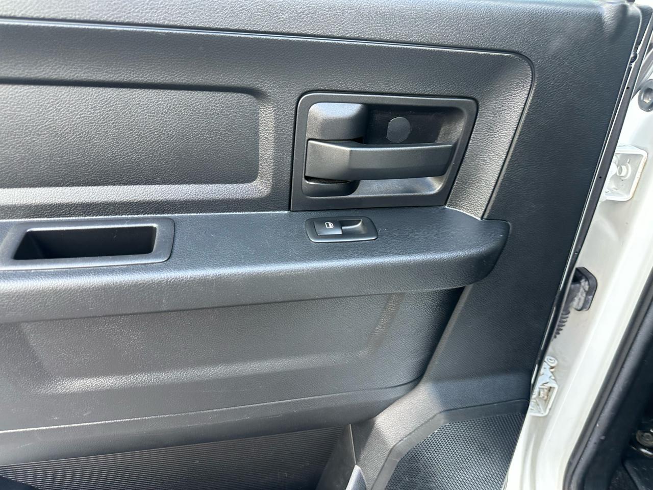 RAM 1500 4WD Crew Cab 140.5" Express 2014