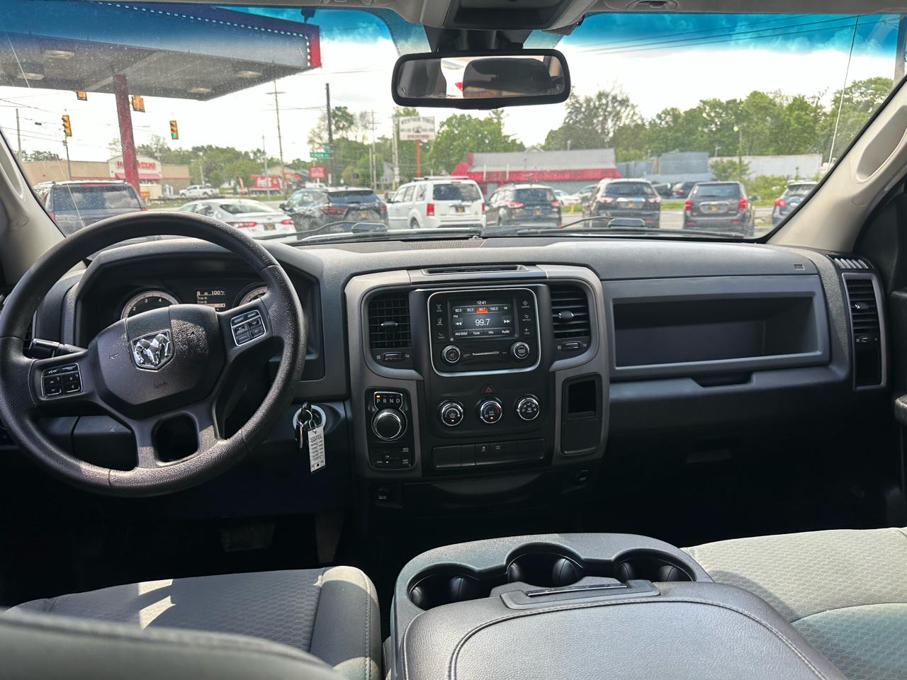 RAM 1500 4WD Crew Cab 140.5" Express 2014