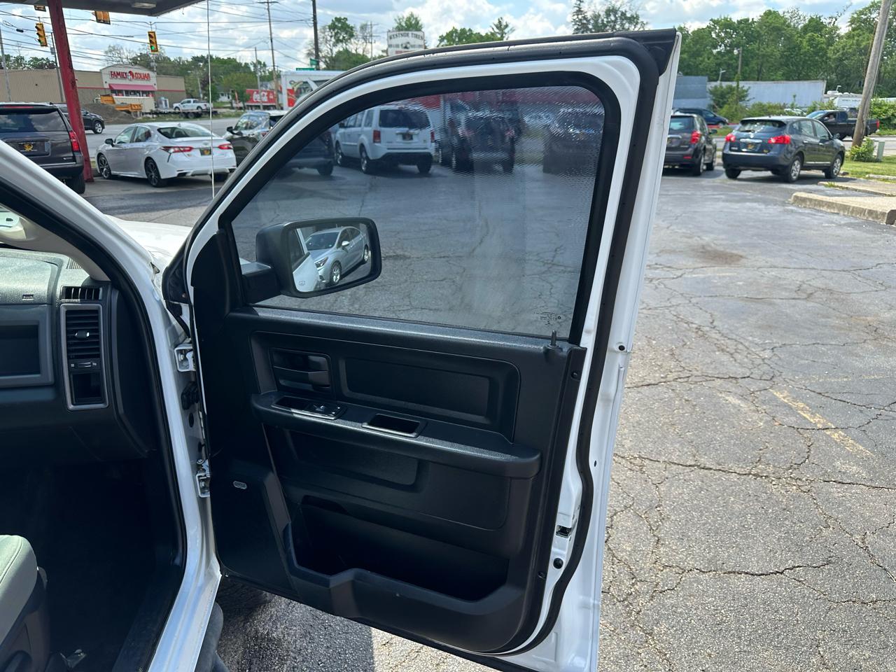 RAM 1500 4WD Crew Cab 140.5" Express 2014